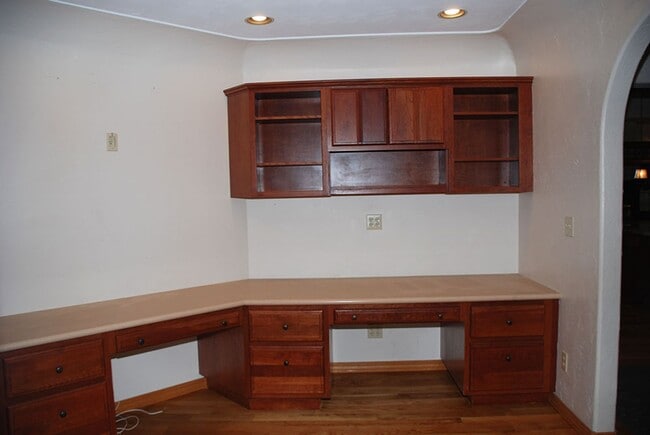 Building Photo - Newlands Manor 3 BR/2.5 Bath/2 Car Garage Custom Home