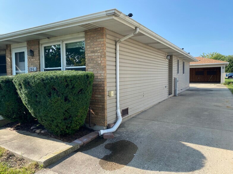 Building Photo - 2461 Red Oak Trl