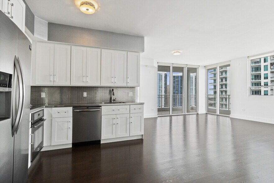Building Photo - 801 Brickell Key Blvd