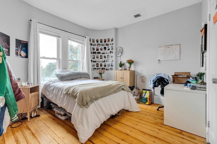 Building Photo - 160 Saint Alphonsus St