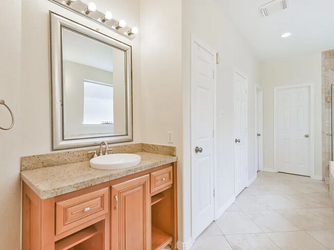 Building Photo - 2502 Bridge Hampton Way