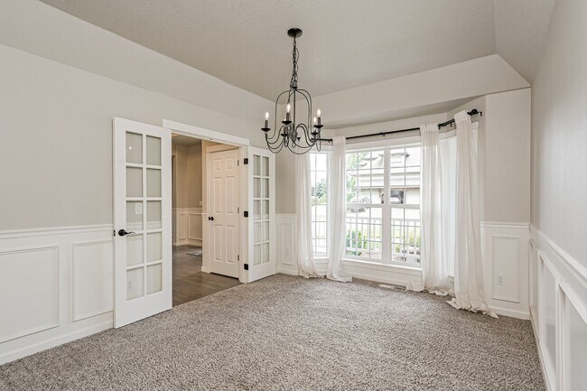 Building Photo - 3 Bed 2.5 Bth Upper Floor Unit + A/C + Fireplace + Large Deck