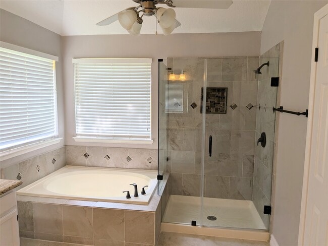 Building Photo - 10067 Lazy Meadows Dr