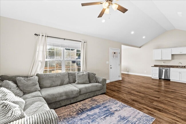 Building Photo - Pristine 3 Bed 2 Bath Home in Dalton