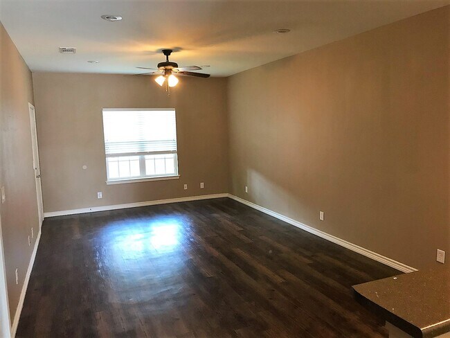 Building Photo - 4245 Castlegate Dr