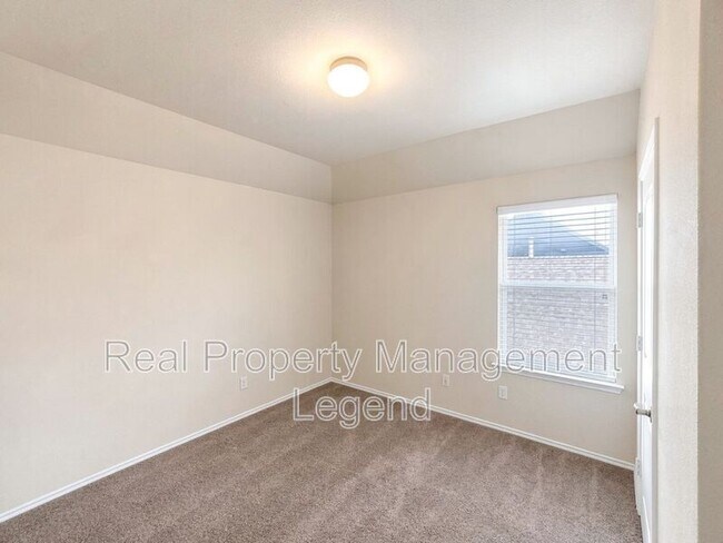 Building Photo - 9929 Pronghorn Rd