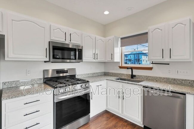 Building Photo - 826 S 18th St