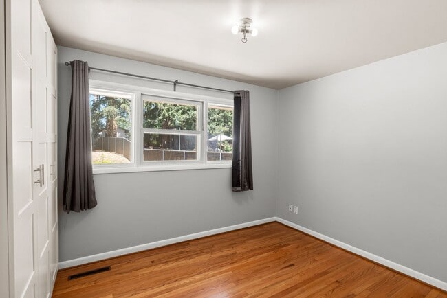 Building Photo - Charming 3-Bedroom Bungalow on Large Fenced Lot