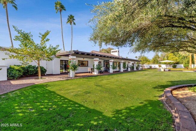 Building Photo - 6954 E Caballo Dr