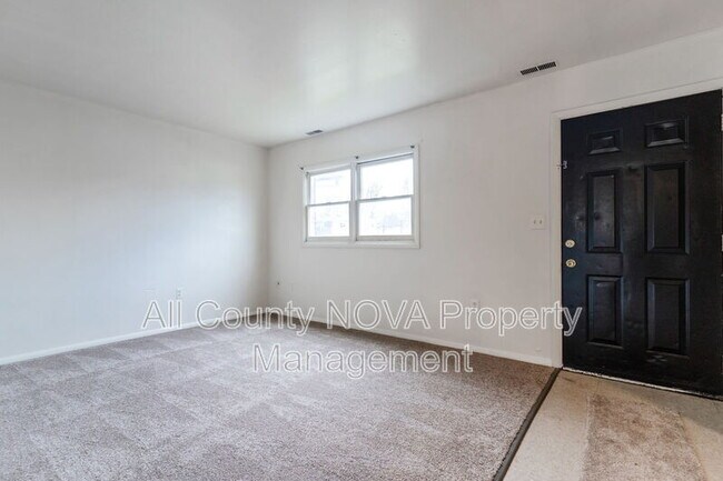 Building Photo - 906 Anvil Rd