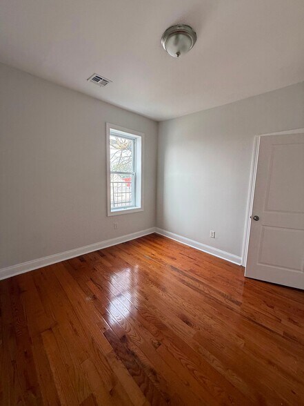Building Photo - 162 Bergen Ave