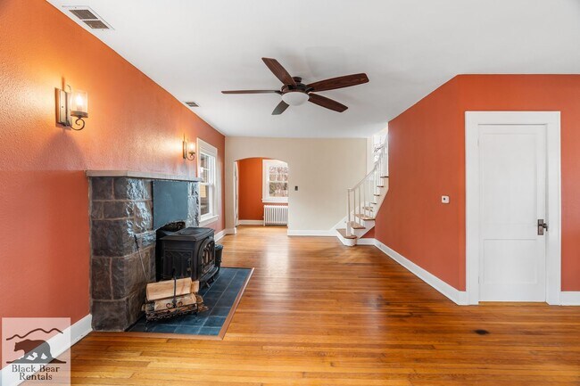 Building Photo - Asheville - Historic Charm Meets Modern Living!