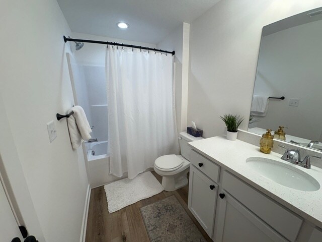 Building Photo - 5290 Pinecrest Ct N