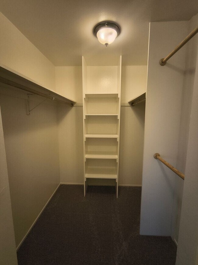Building Photo - TOP FLOOR 1BD/1BATH Condo Available For Rent at the Watergate Community in Emeryville!!!!