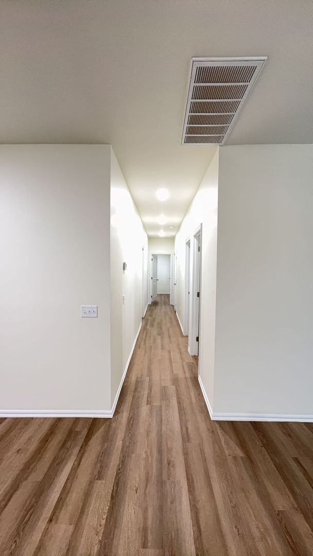 Building Photo - 3 Bedroom 2 Bath 2 Car Garage Duplex in Gr...