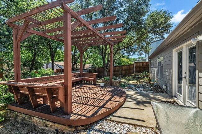 Building Photo - "Fantastic 3-Bedroom, 2 Bath Home in Prime...