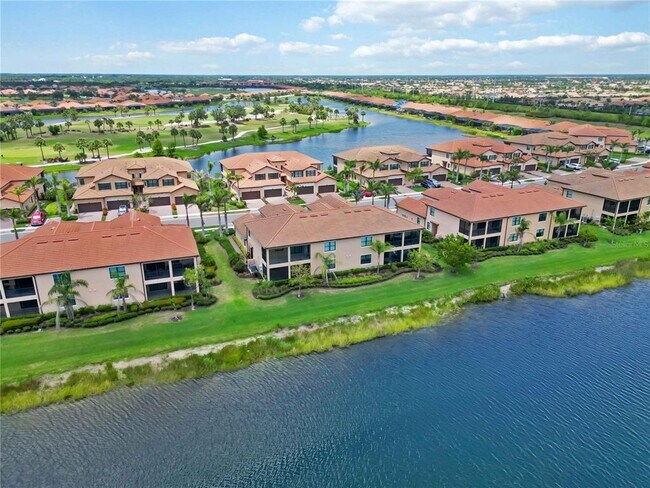 Building Photo - 10805 Tarflower Dr