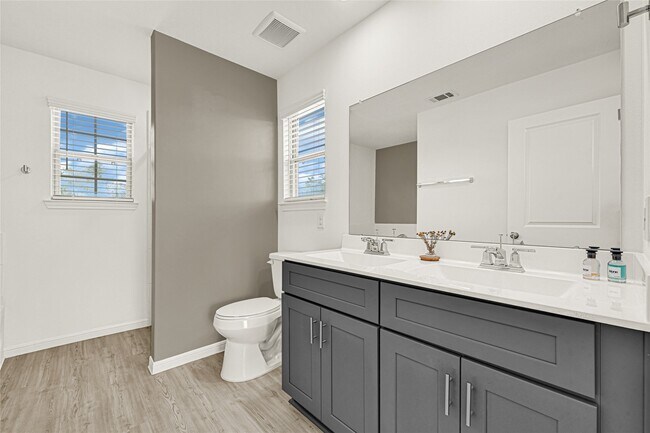 Building Photo - 318 Maple Bark Trl