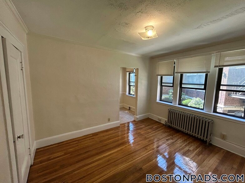 Building Photo - 53 Fellsway W