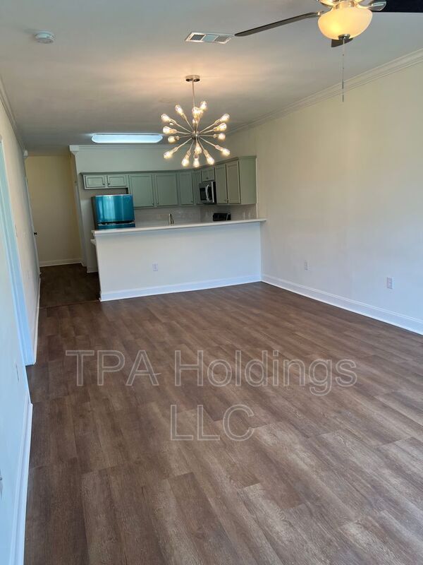 Building Photo - 43225 Creek Cir