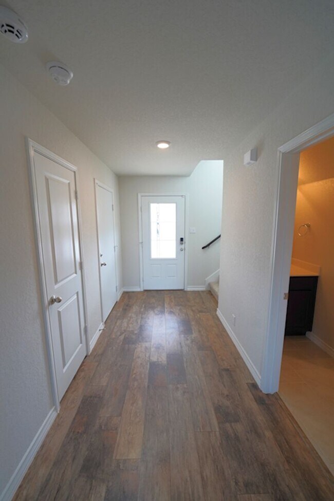 Building Photo - Like New Home in Red River Ranch (Cibolo) - Realtor Commission: $500