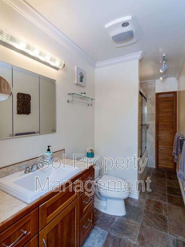 Building Photo - 646 Blue Ridge Dr
