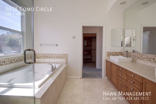 Building Photo - 5678 Como Cir