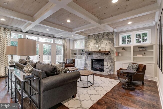 Building Photo - 5700 Tanglewood Dr