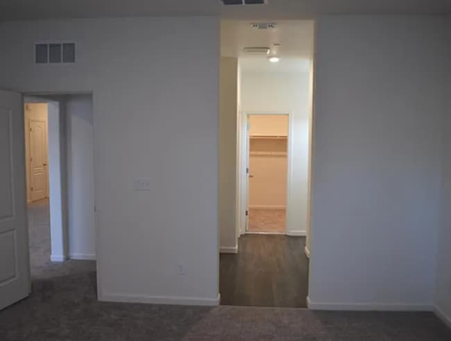 Building Photo - 4293 Lasalle Dr