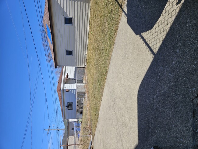 Building Photo - 1515 S 57th Ct