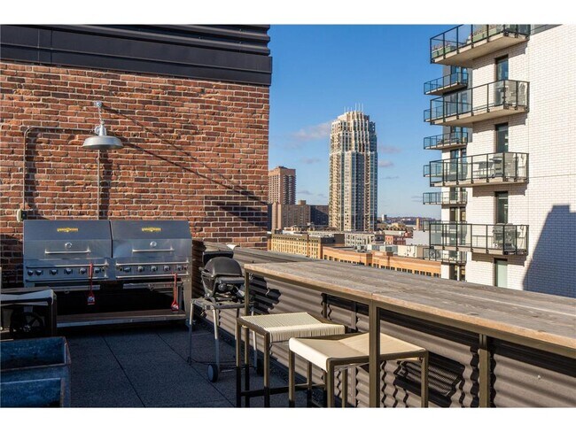 Building Photo - 250 Park Ave