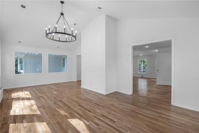 Building Photo - 2397 Sunset Dr NE