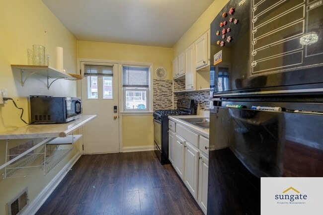 Building Photo - 8666 Oak Rd