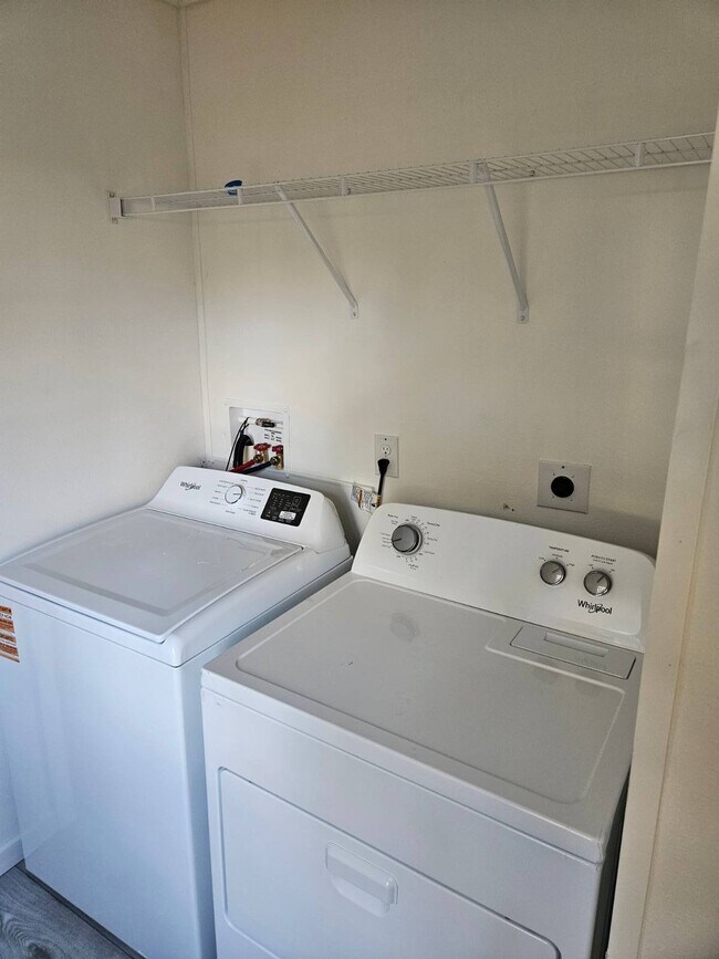 Building Photo - 4900 SE 102nd Pl