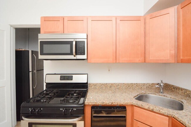 Building Photo - 2657 N St Louis Ave