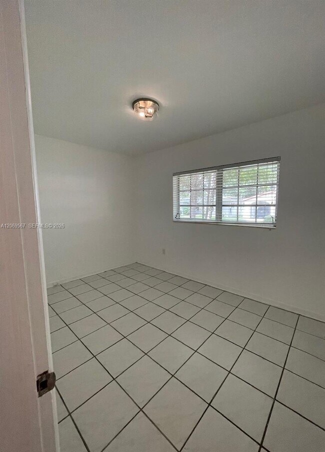 Building Photo - 828 Lorca St