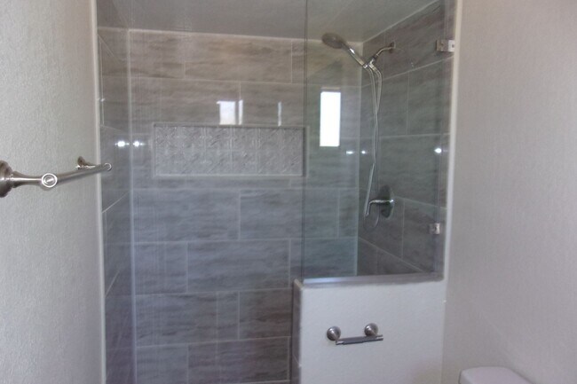 Building Photo - Great home in with great mountain views.