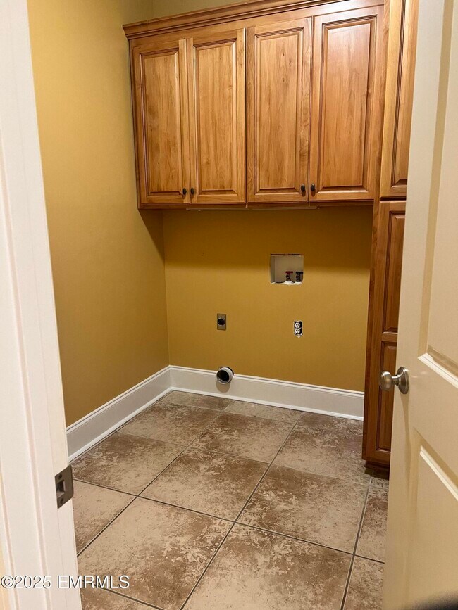 Building Photo - 8360 Ole Cobblestone Dr