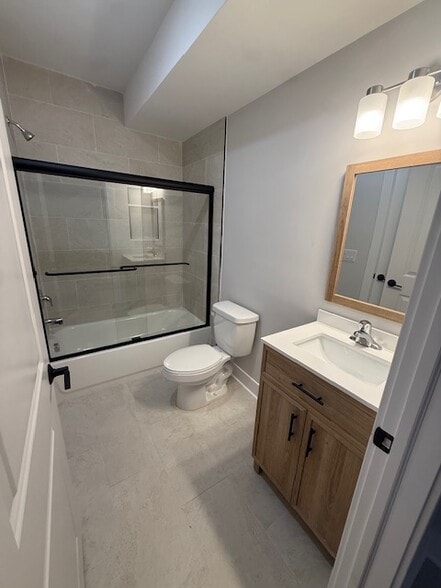 Unit 1 - Bathroom - 6009 Jefferson St