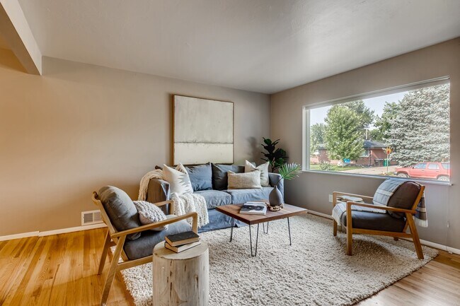 Building Photo - 6047 Independence St