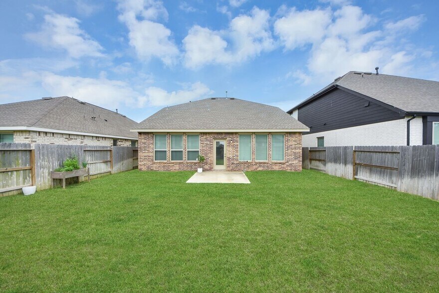 Building Photo - 4946 Sky Blf Dr