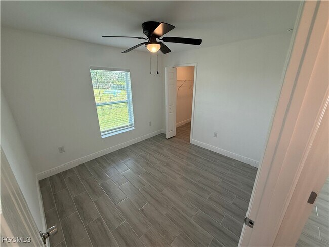 Building Photo - 915 Graystone Ave