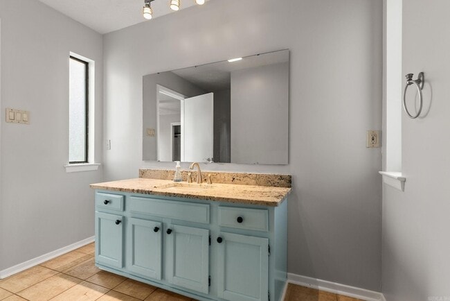 Building Photo - 102 Windwood Ln