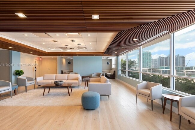 Building Photo - 1800 Sunset Harbour Dr