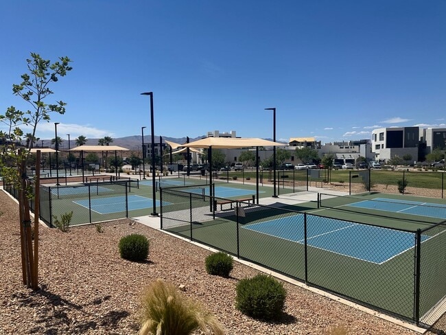 Building Photo - Beautiful Desert Color Condo!!