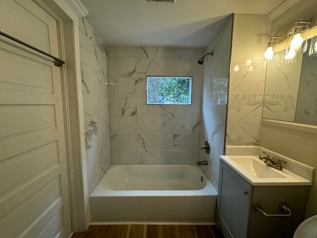 Building Photo - 363 Ebenezer Ave