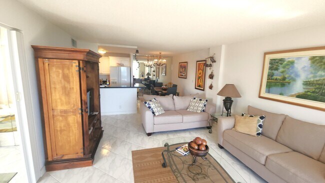 Building Photo - 2121 N Ocean Blvd