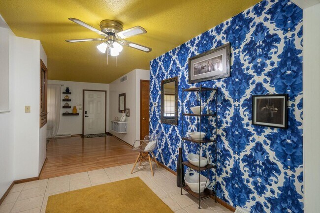 Building Photo - Charming Home in Valley View Gardens