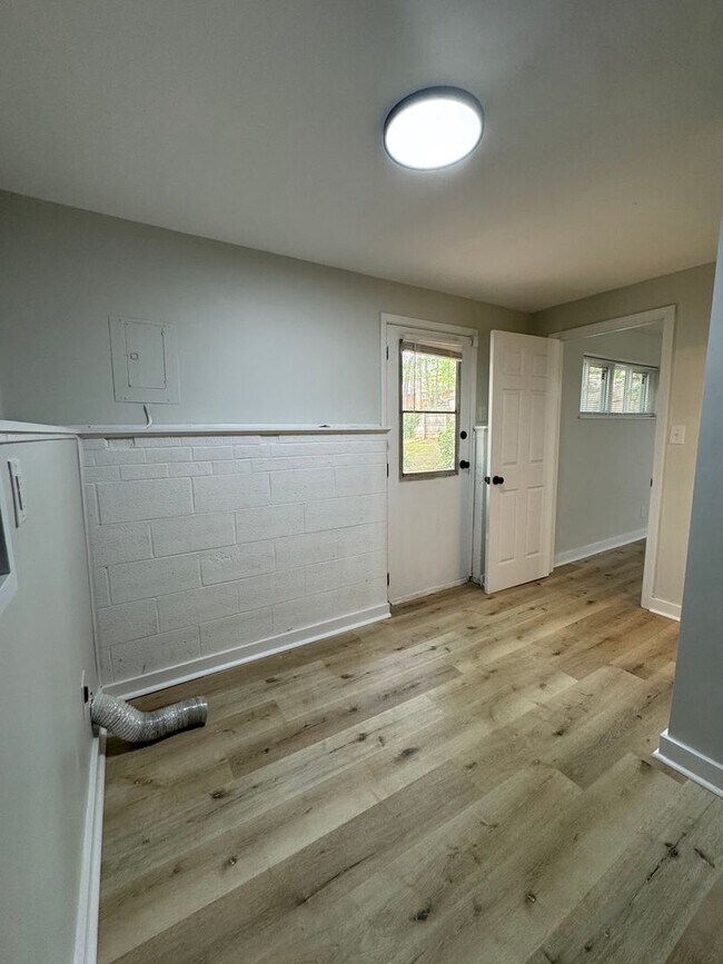 Building Photo - $2,195/month | 4 Bed | 2.5 Bath | 2,046 Sq Ft