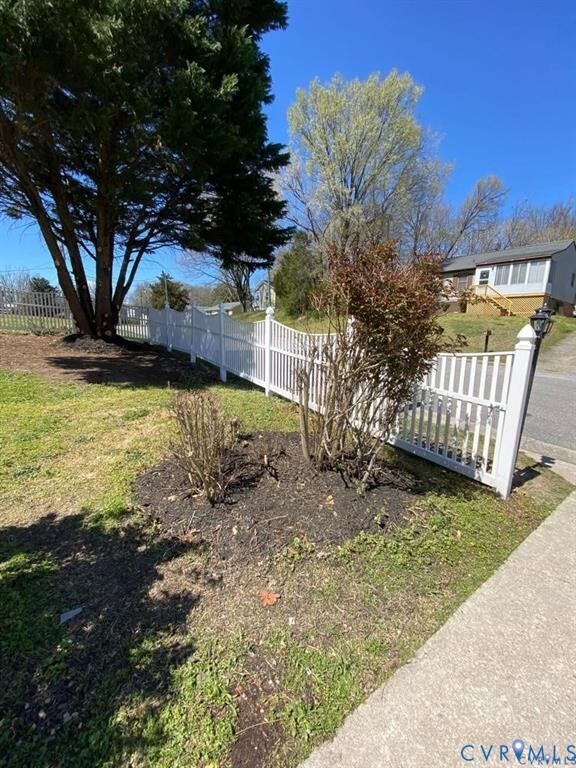 Building Photo - 746 St John Saint